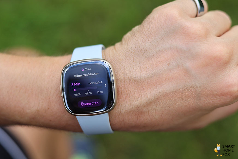 Man sieht den EDA-Scan auf der Fitbit Sense 2.